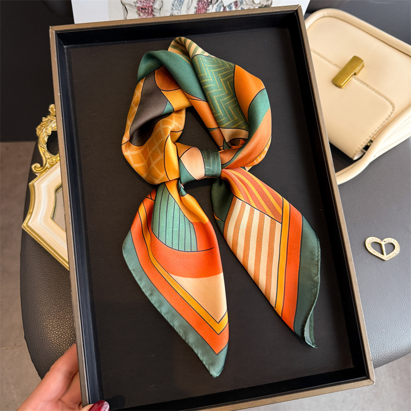 Silk Tie Woven - Syal Segi Empat Sutra Motif Geometris
